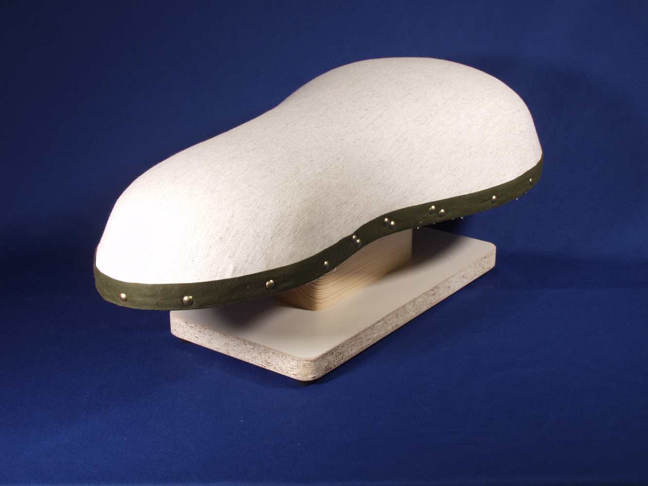 Coussin de repassage sur socle très stable 