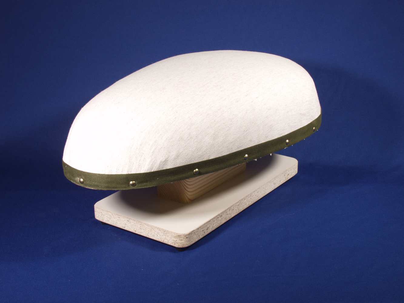 Coussin de repassage sur socle très stable 
