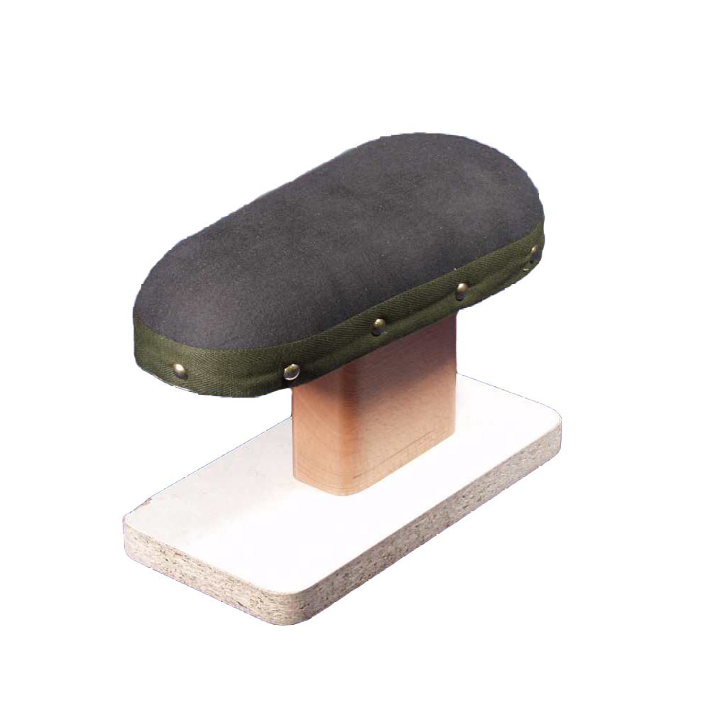 Coussin de repassage à l'aisselle sur socle stable 